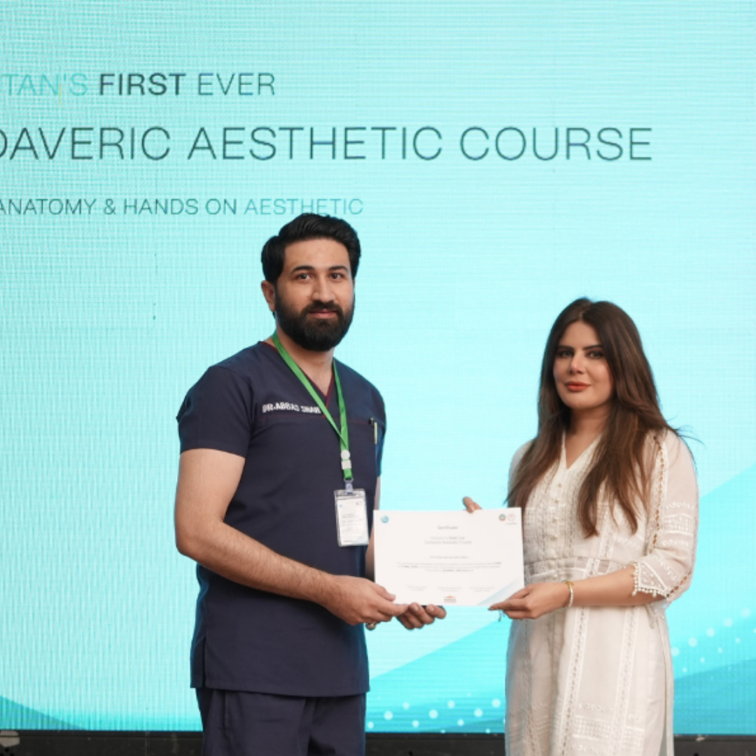 dr abbas recieving certificate