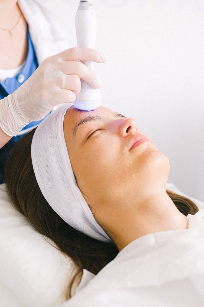 Non-surgical facial lifting device treatment